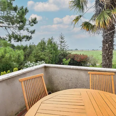 度假居 Lovely In With Outdoor Swimming Pool *