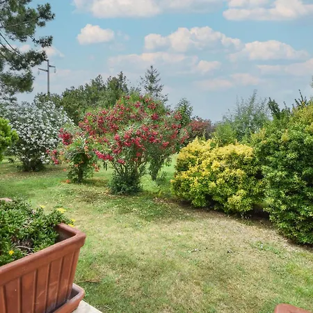 Lovely In With Outdoor Swimming Pool 度假居 Canino